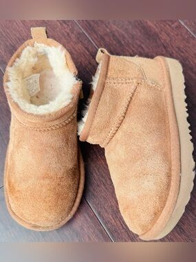 UGG Short Boots / Booties - Kids